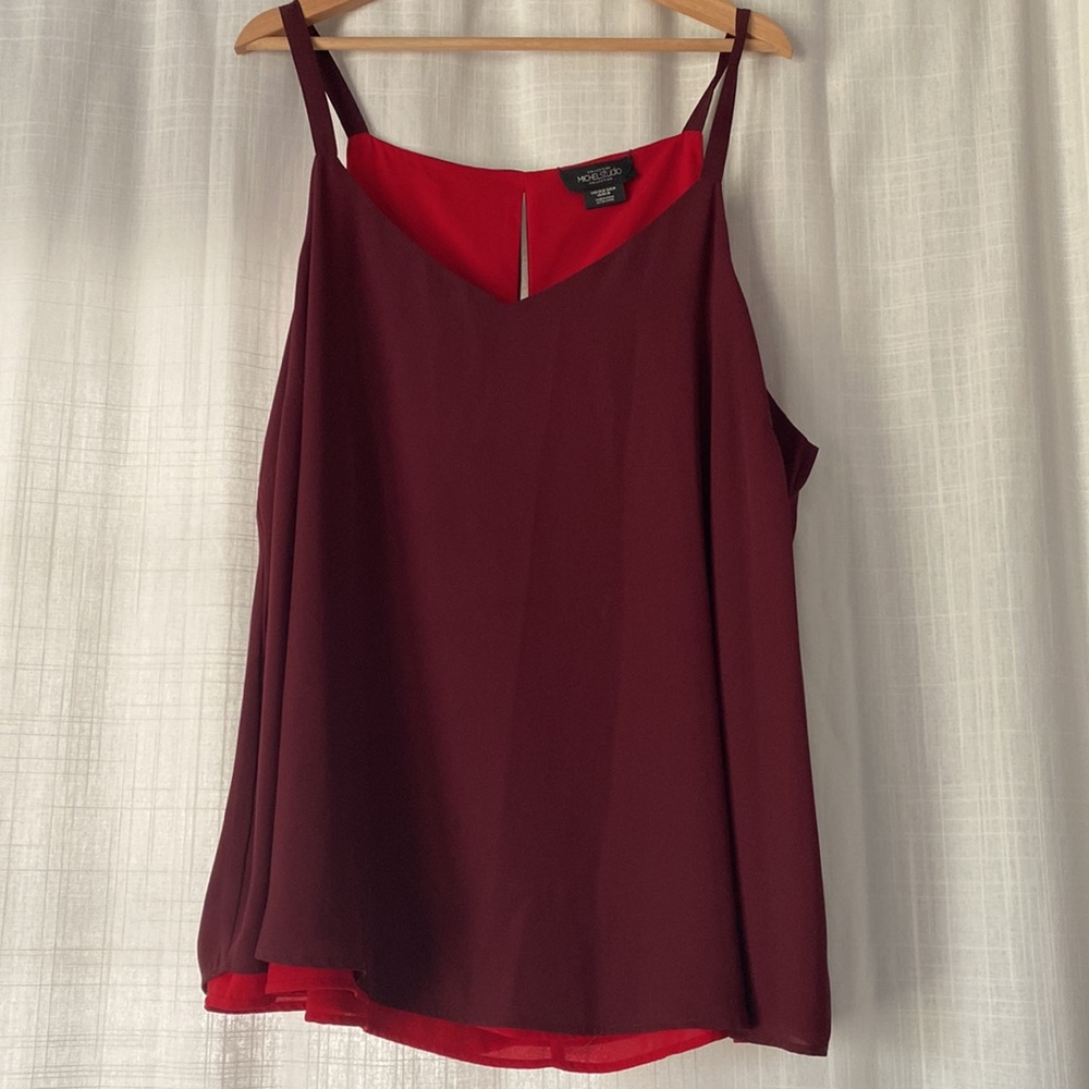Reversible blouse with straps.